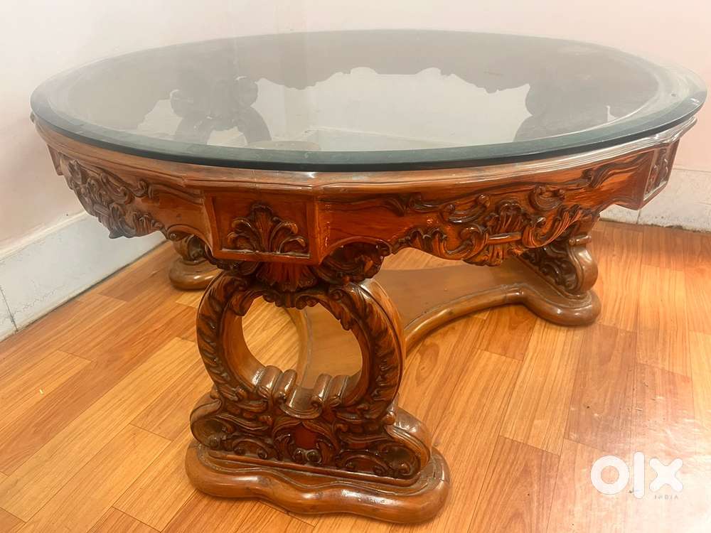 ROYAL LOOK ROUND CENTER TABLE