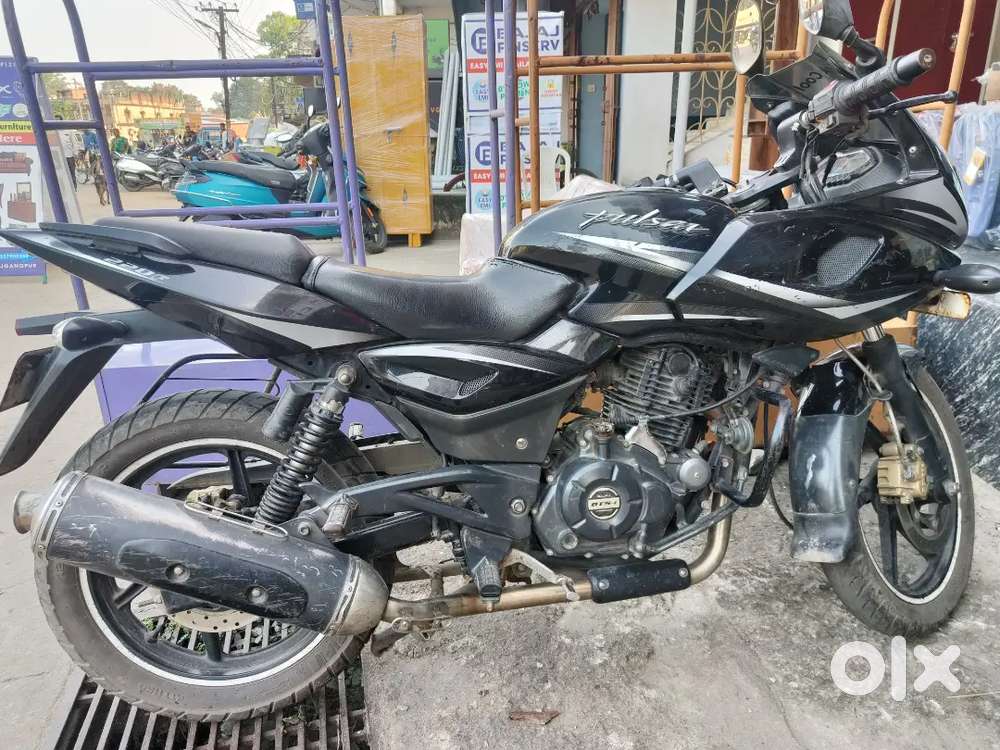 Pulsar 220F full condition.