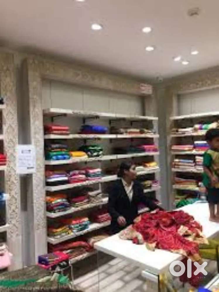 साड़ी शोरूम में सेल्स और हेल्पर के लिए लड़कियों महिलाओं की जरूरत है