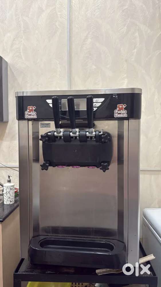 Softy icecream machine 12 liter with stand