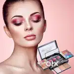 Make - up Artist