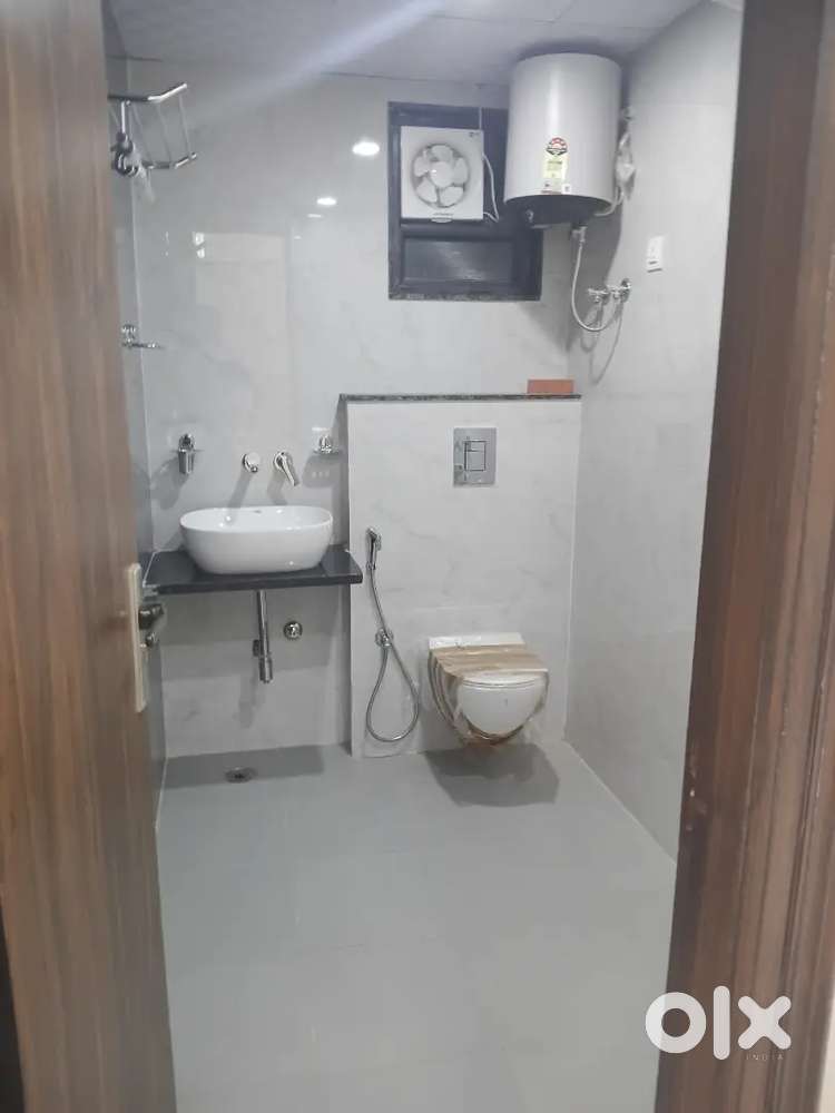 3bhk Flat available family and working bachelor allowed No Brokers