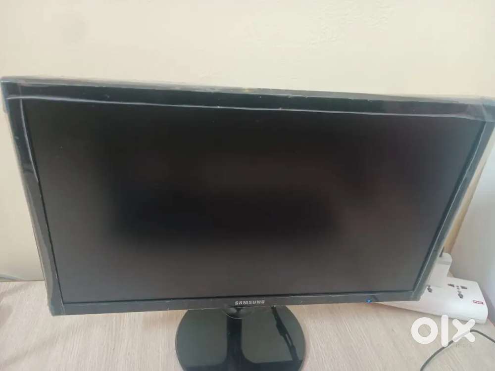 Samsung 46.99 cm Monitor with HDMI and Vga support