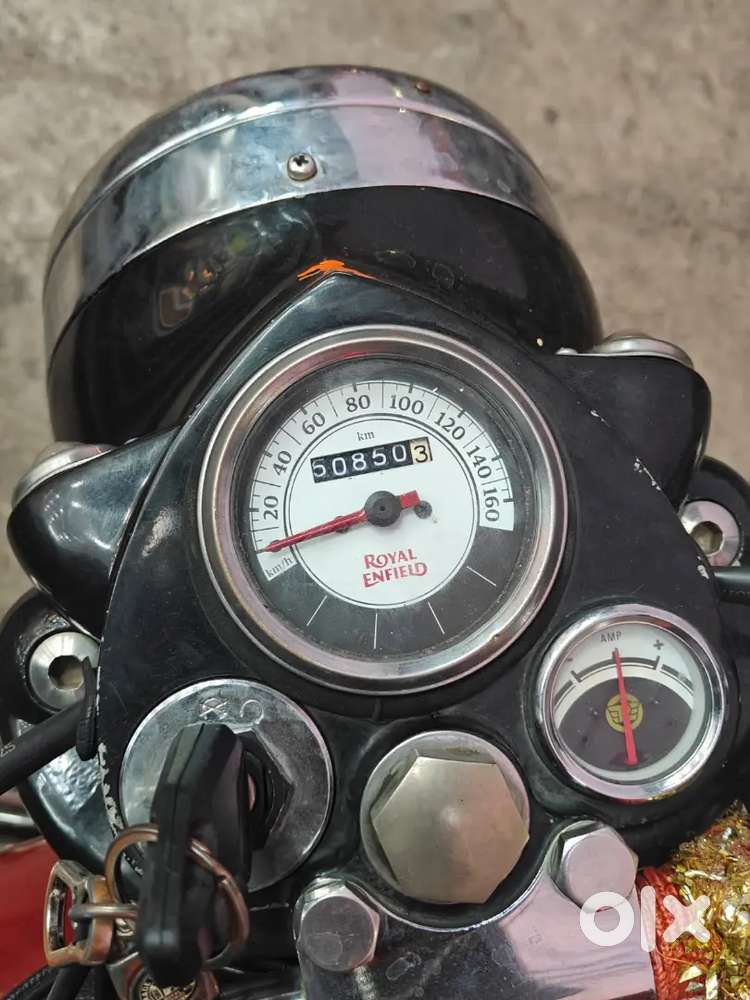Im selling my Royal enfield classic 350 chestnut.