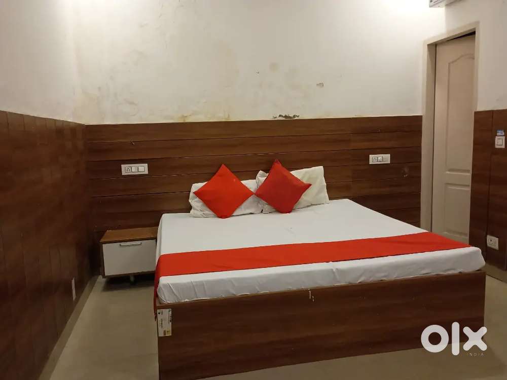 PG FOR BOYS & GIRLS WITH FOOD & ALL FACILITIES IN SEC 119 BALONGI