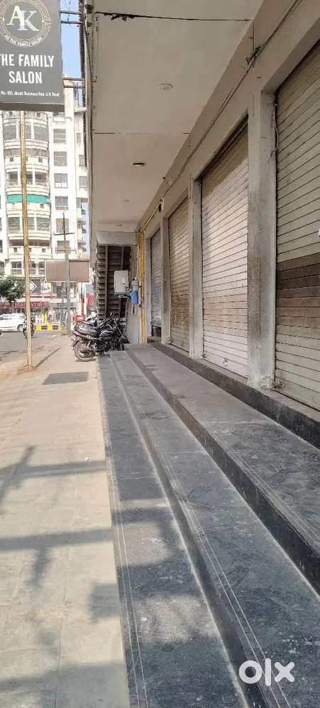 Good location , A v road