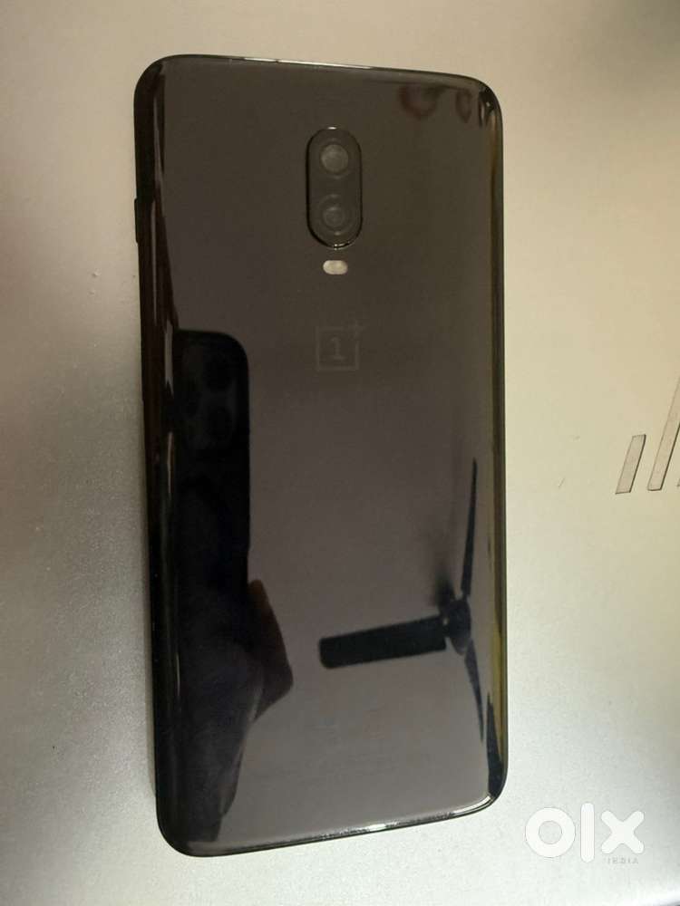 One plus 6T in mint condition for urgent sale in 12k