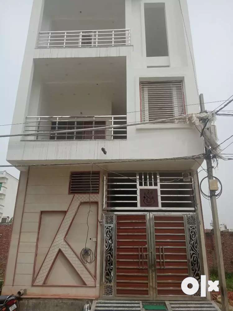A 2 BHK room on first floor is available for rent in Basant Vihar.