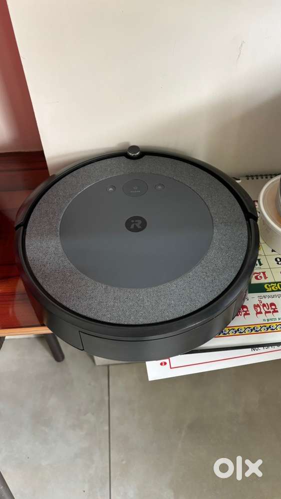 iRobot Roomba i3+ Robot Vacuum Cleaner