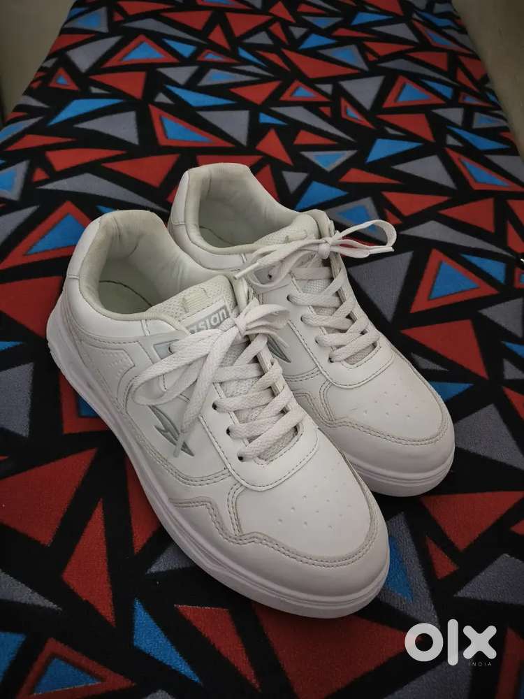 Asian pure white shoes