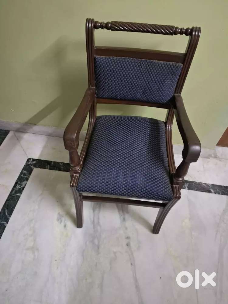 Sale of used wooden chair and center table