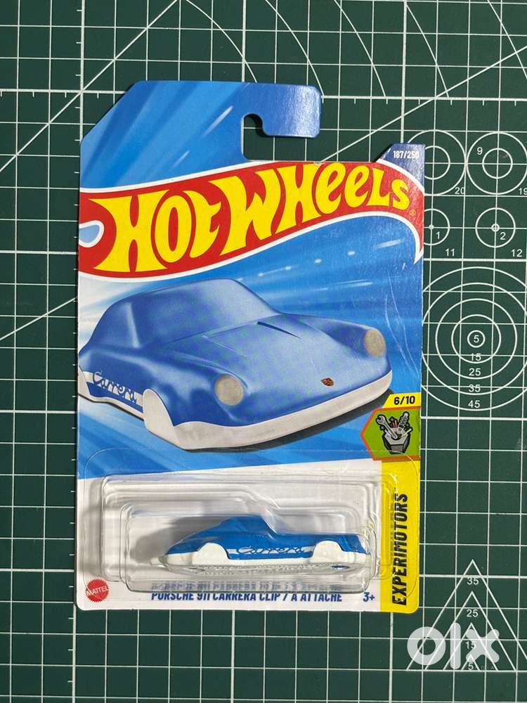 Hot Wheels Porsche 911 Carrera Keychain – Mint condition