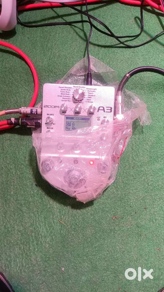 Zoom A3 acoustic and electric guitar processor