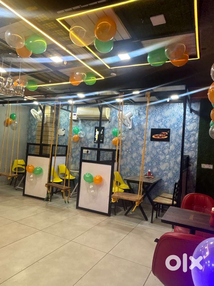 Running pizza cafe and restaurant franchise business