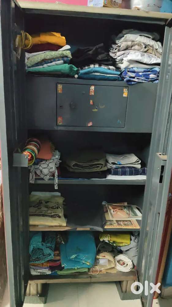 Beeruva (wardrobe)