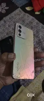 8+8 128GB chargar phone ke shath he