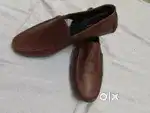 SELLING BRAND SHOES
