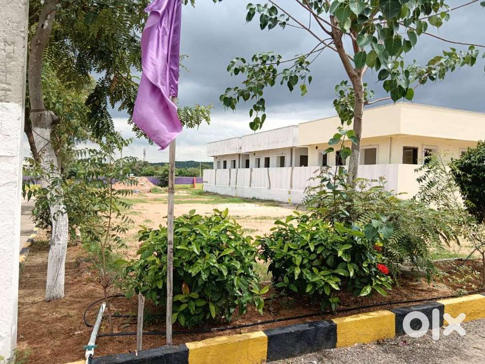 South East Plot For Sale 200 sq.yards