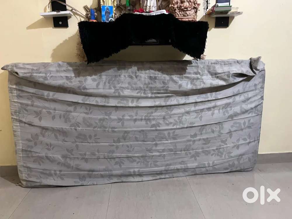 2 Single Beds – Good Condition