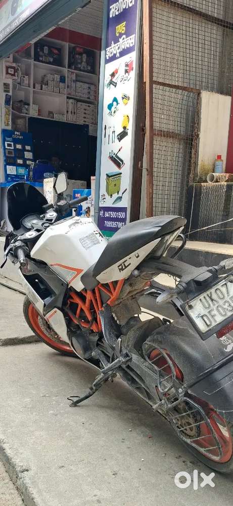 Ktm390/white and orange clour good condition