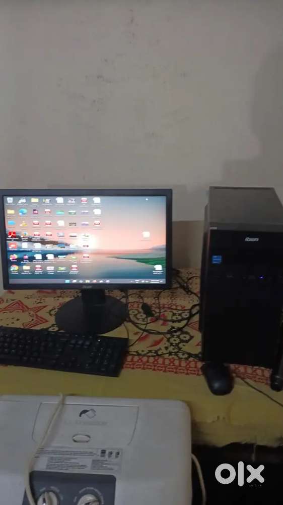 8 months old desktop computers for sell