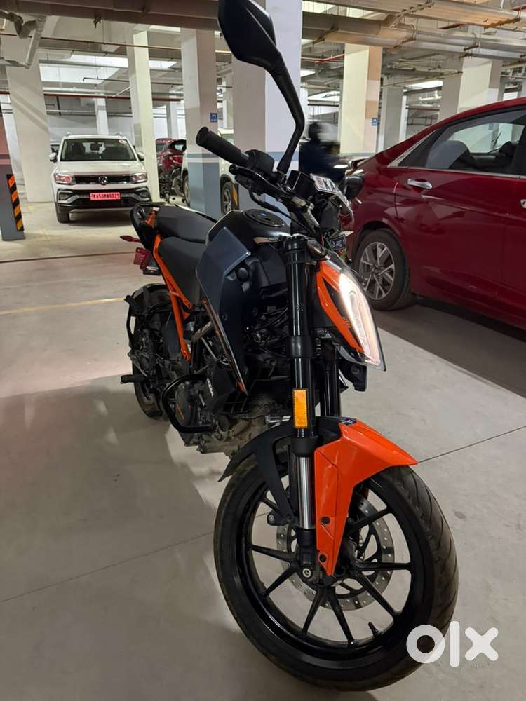 Mint condition KTM duke 200 2025 model