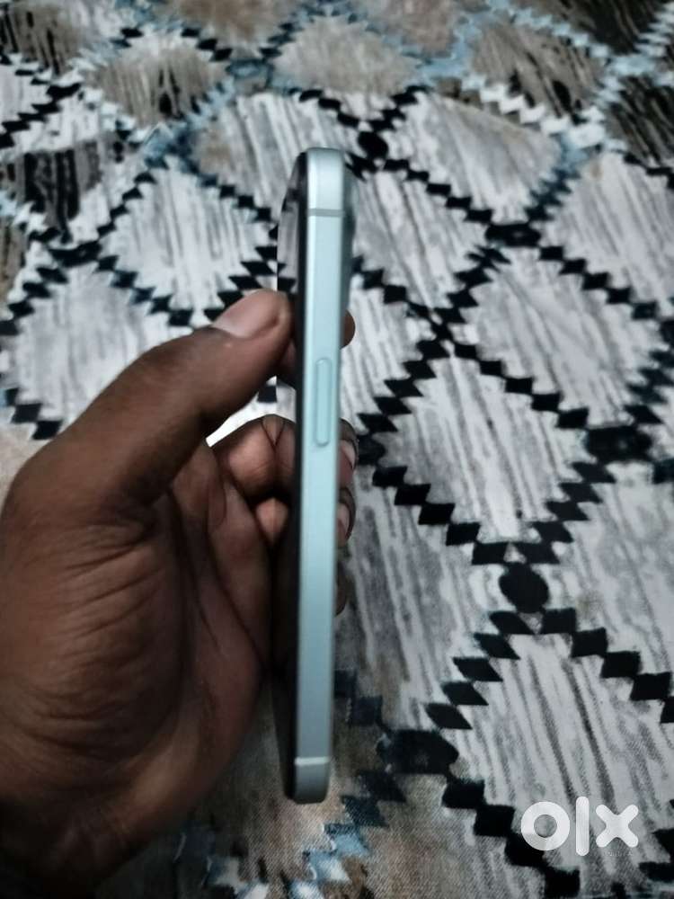 Iphone 15 Rs 31000
