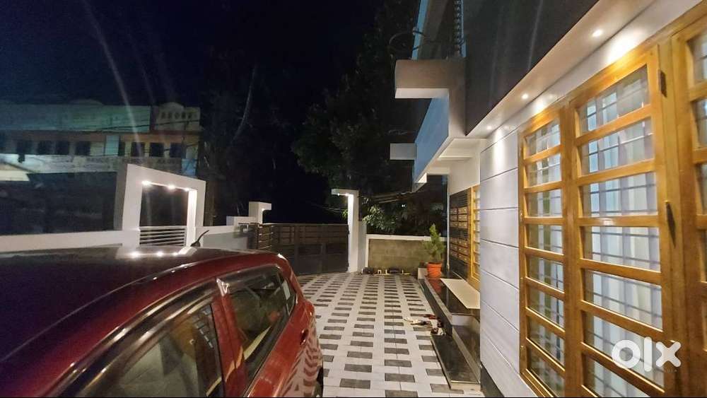 Pg available for kazhakooottam for ladies