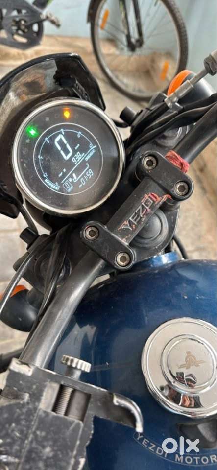 Yezdi roadster full serviced new battery shocker