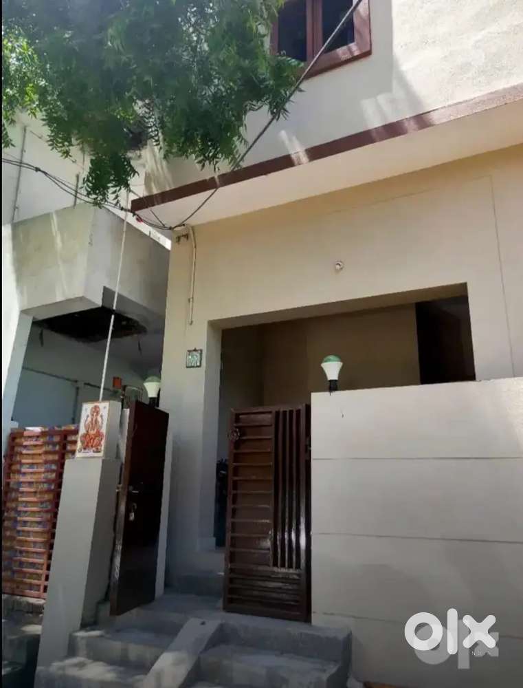 Individual 2 floor building for sale