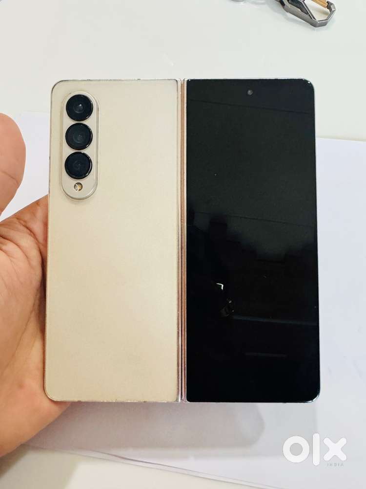 Samsung fold 4 512 gb gold colour