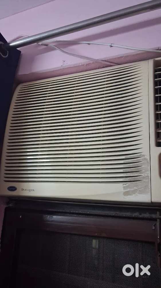 Carrier Window good condition ac