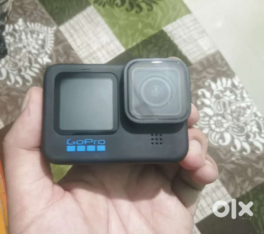 GoPro 11 with 2 battery's and 128GB card