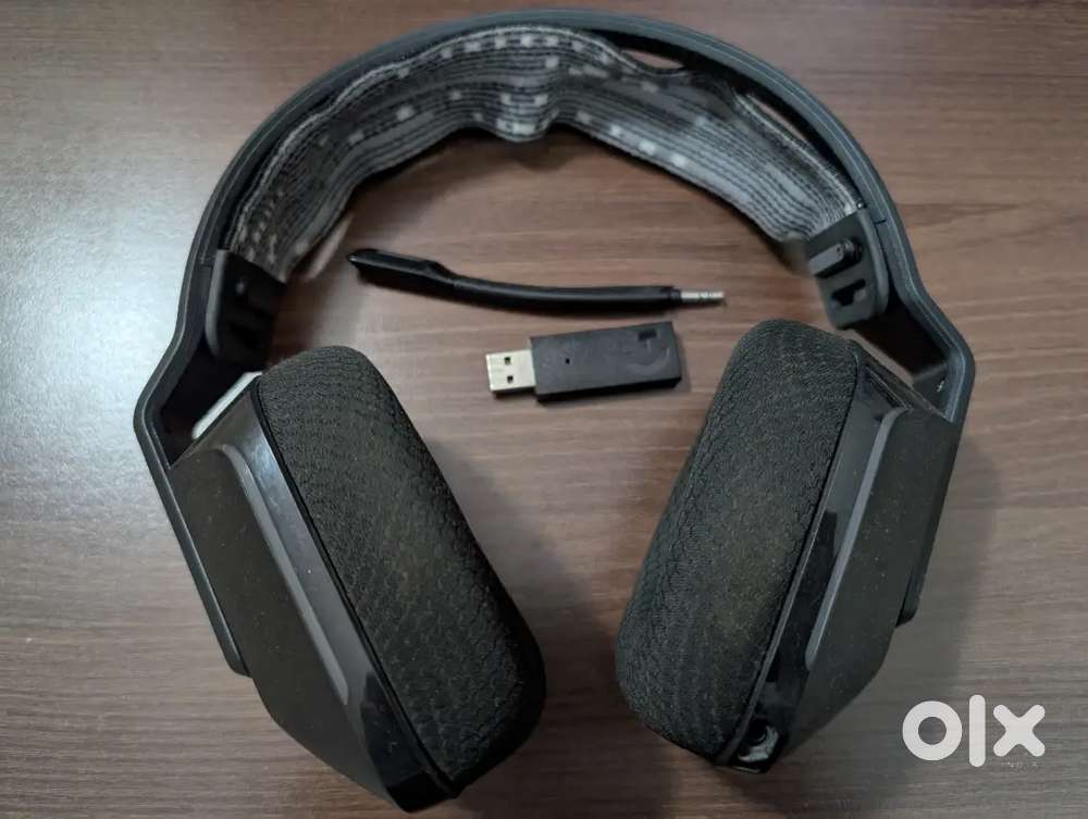 Logitech G733 Gaming Headphones RGB Lighting 20+ hours Battery Life