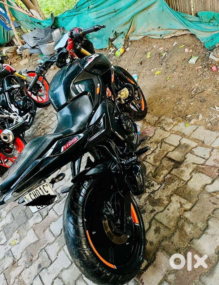 BAJAJ PUSLAR N250