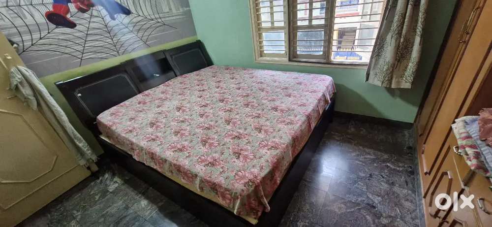 Selling our king size mattress with cot