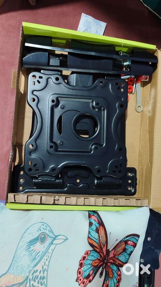 Full motion cantilever TV mount 32” to 60” for sell