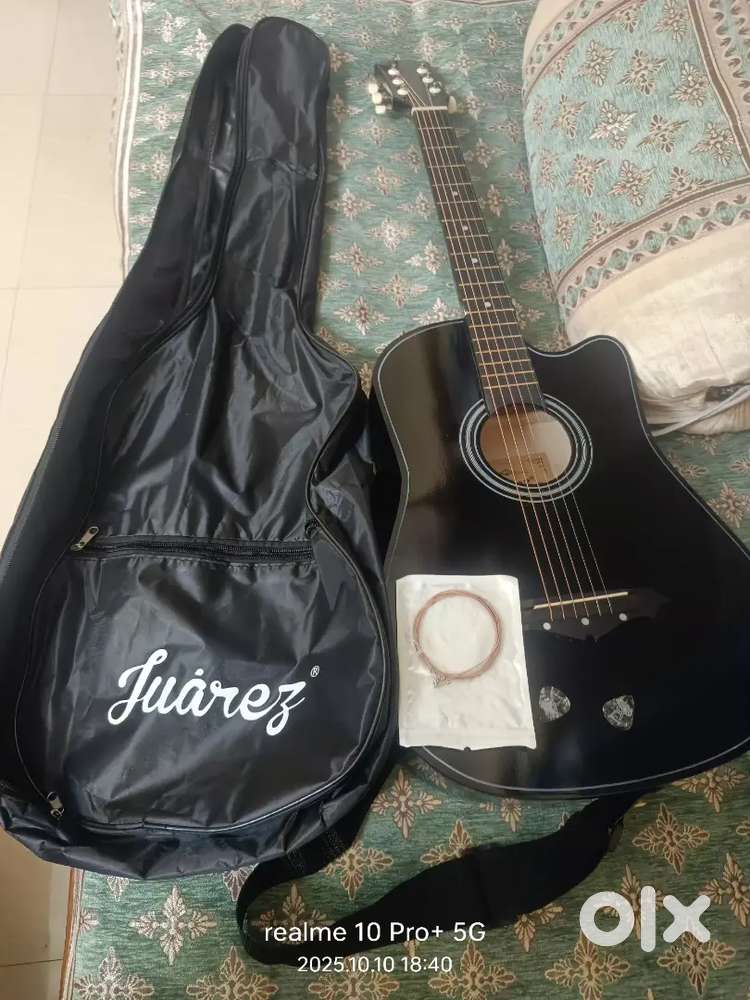 Guitar colour is a black and guitar string