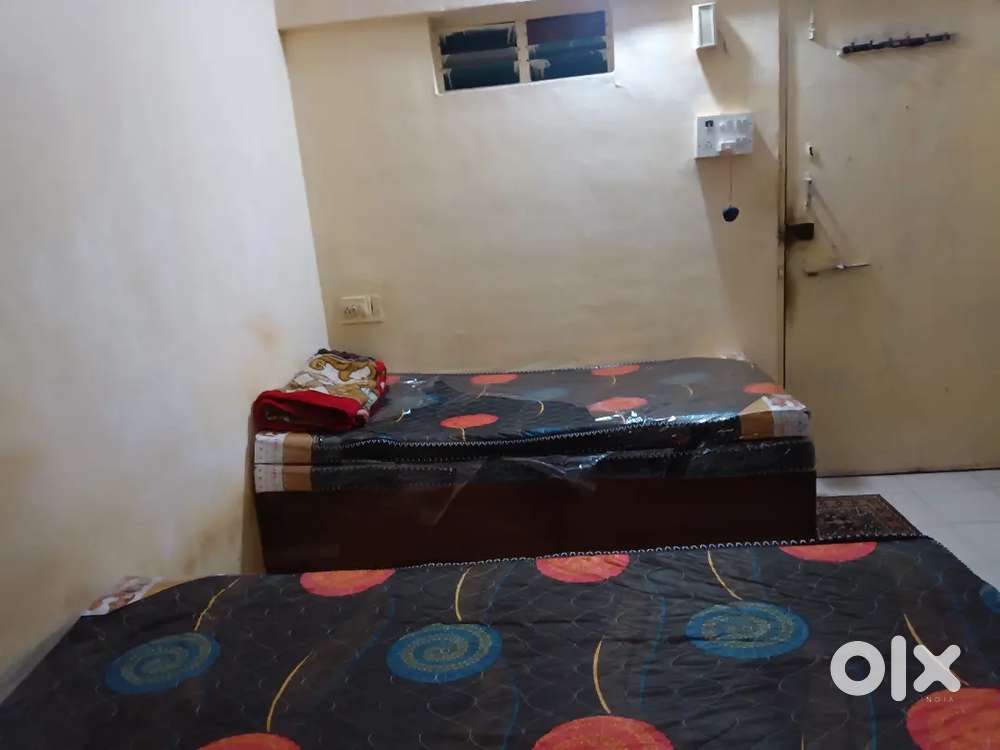 Need a flatmate pg clean society near main road