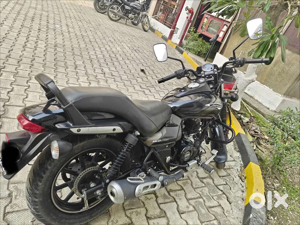 Avenger 160 street (BS VI) on sale