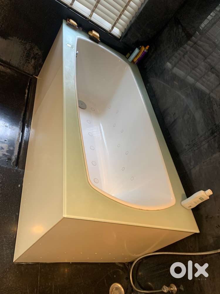 Whirlpool bathtab with Jacuzzi of Villeroy & Boch