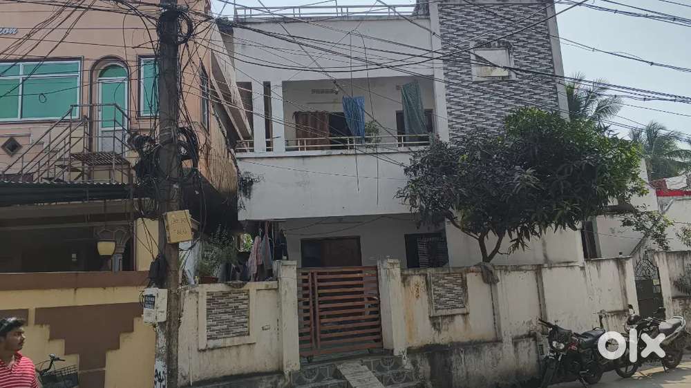 Well furnished and ready to move