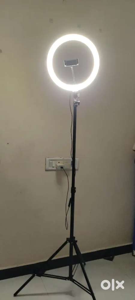 Ring light with stand