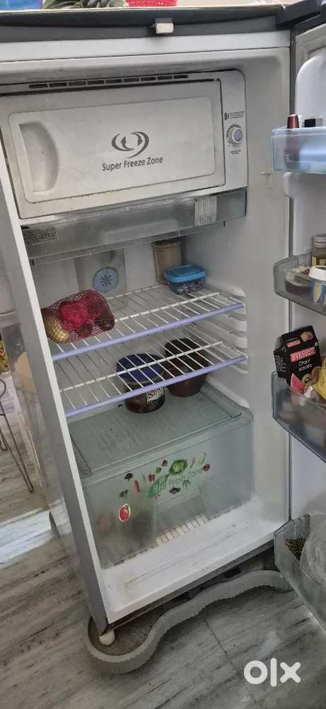 SAMSUNG REFRIGERATOR