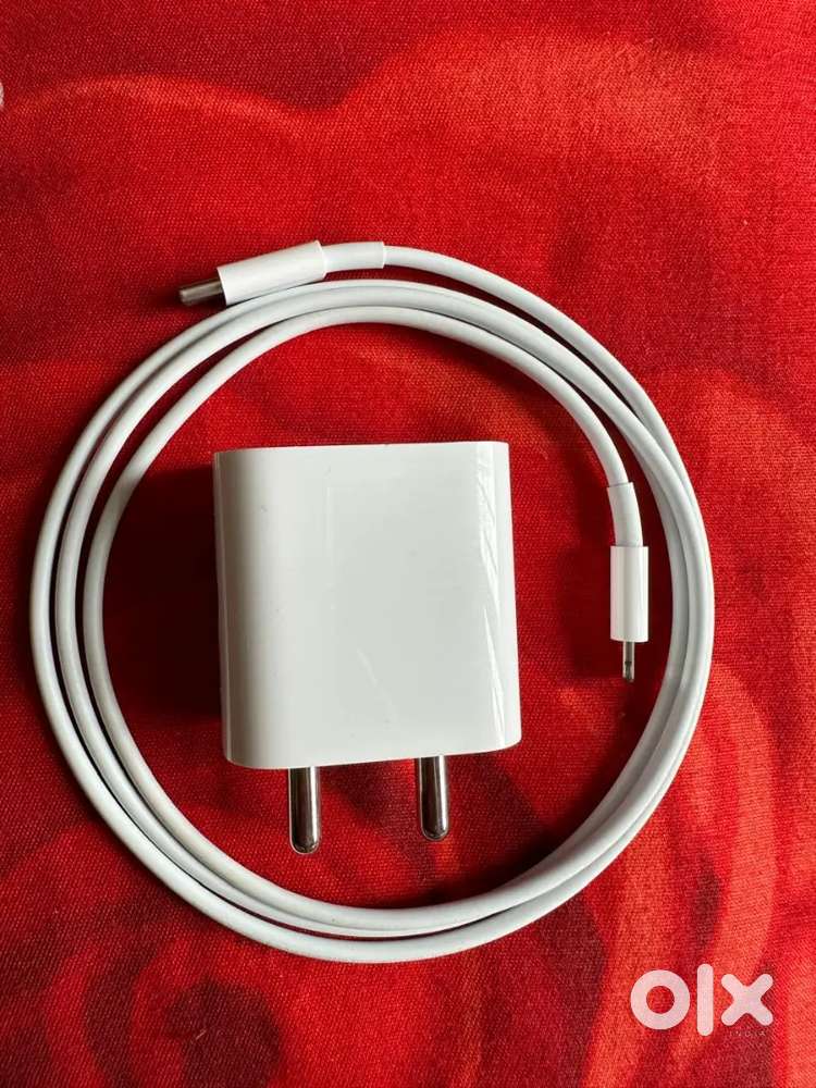 Iphone 20 watts charger and cable