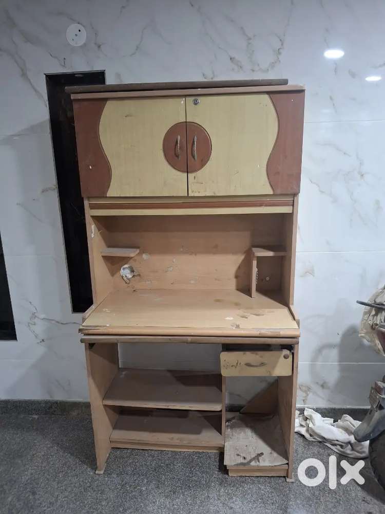 Computer table