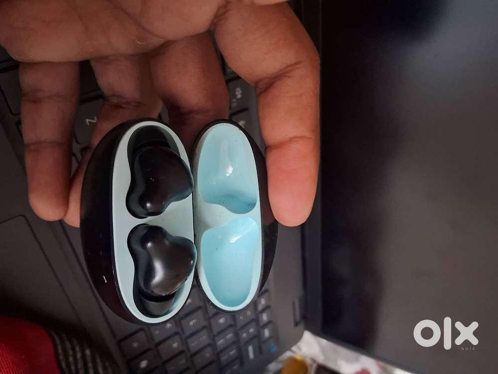 Oppo Enco Buds 2 Case & Left Ear buds for sale