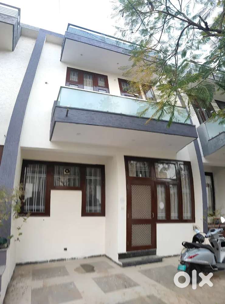 House Villa for sale near Dmart jagatpura in gated township
