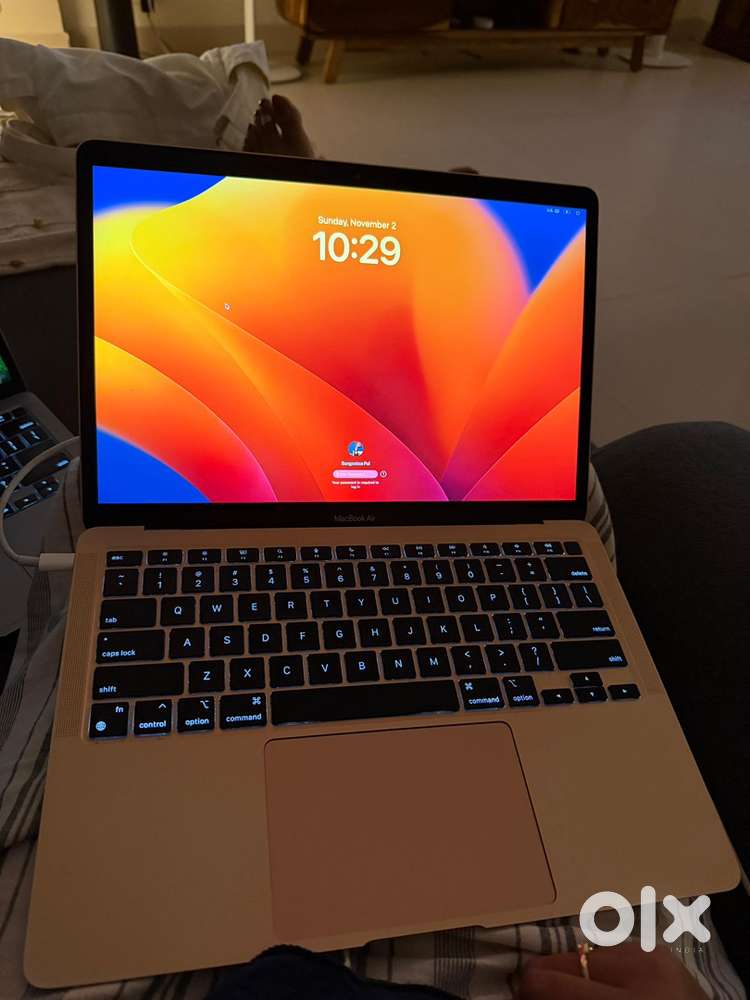 APPLE MACBOOK AIR M1 WITH BOX AND CHARGER