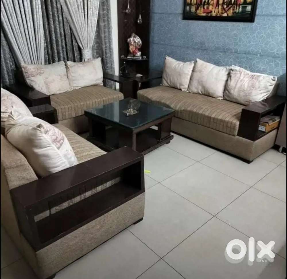7 Seater Sofa With Centre Table Good Condition